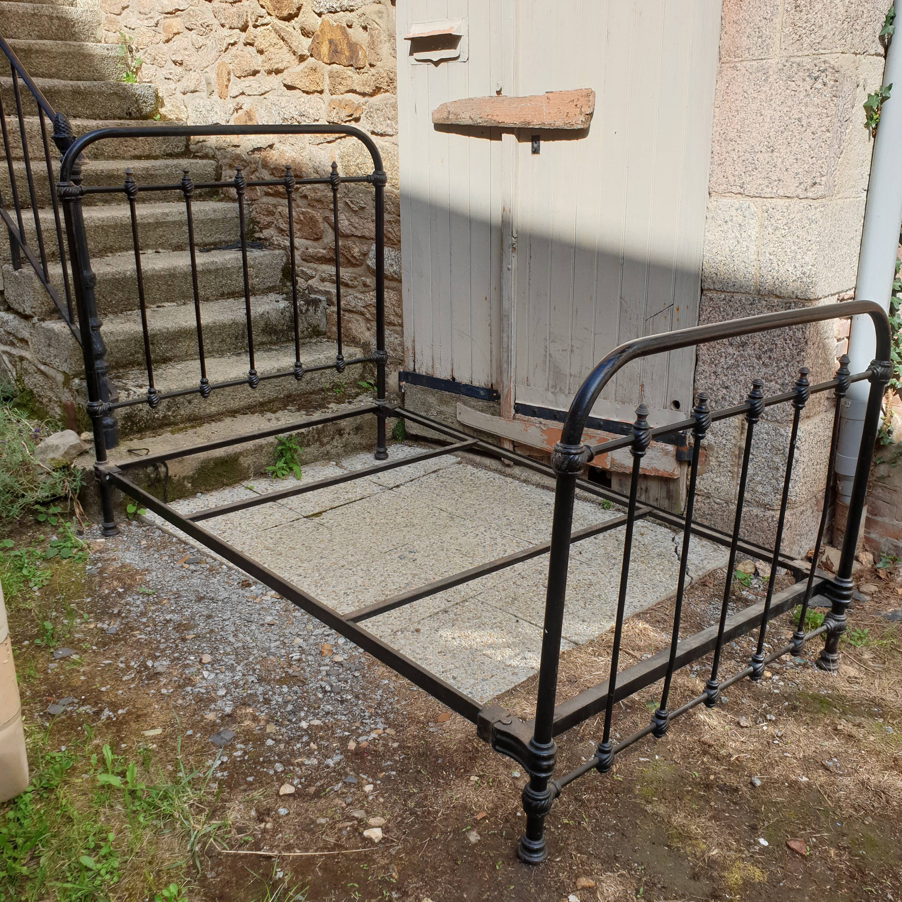 Wrought iron bed