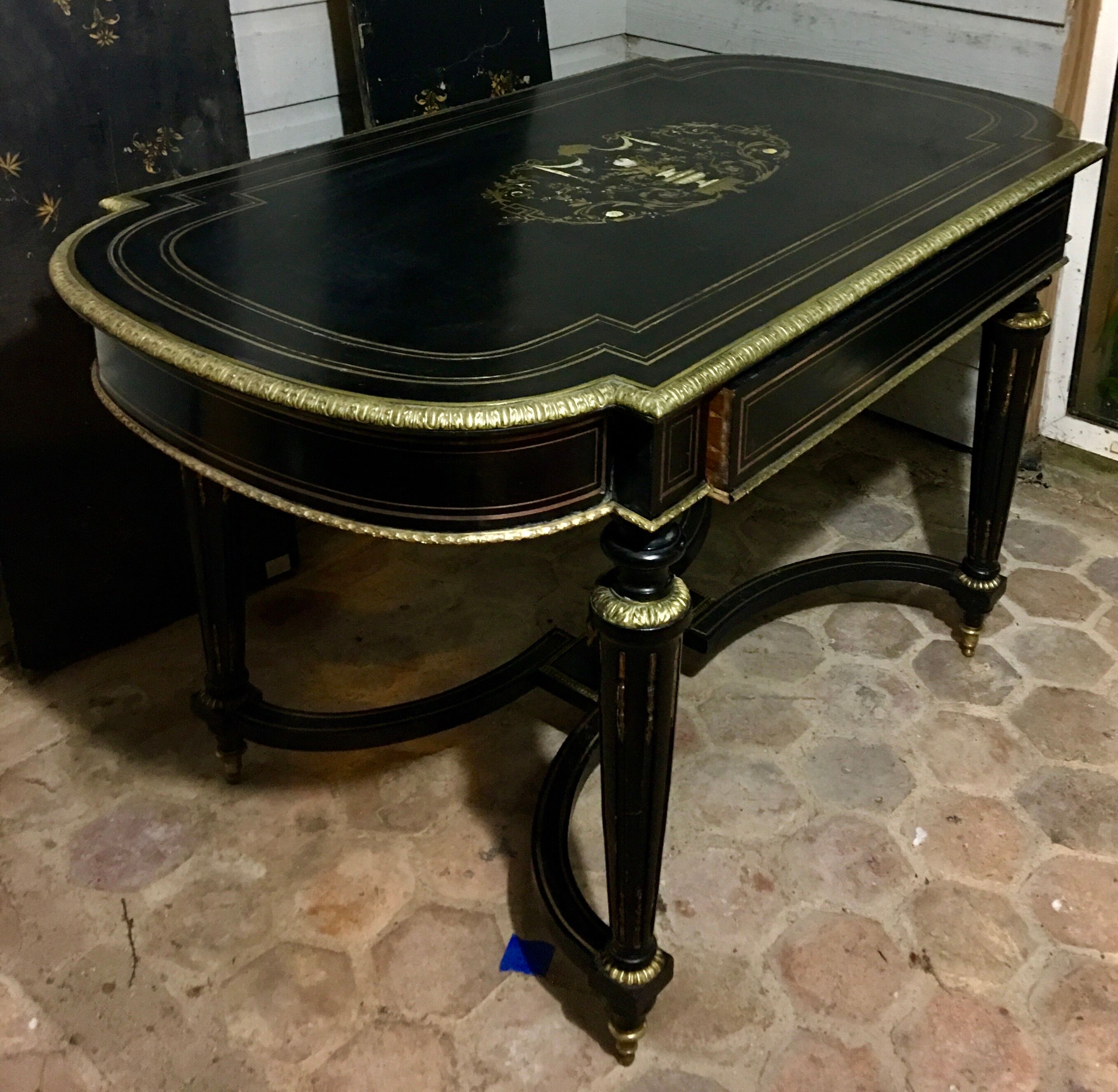 Napoleon lll middle table