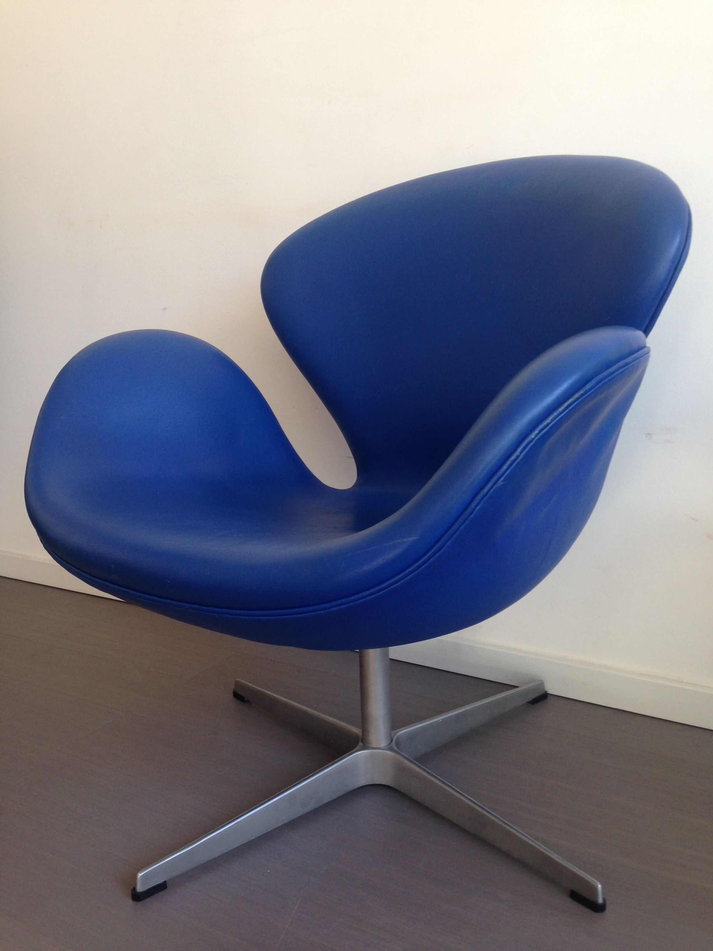 Swan chair by Arne Jacobsen by Fritz Hansen
