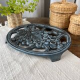 Oval enamelled cast iron trivet