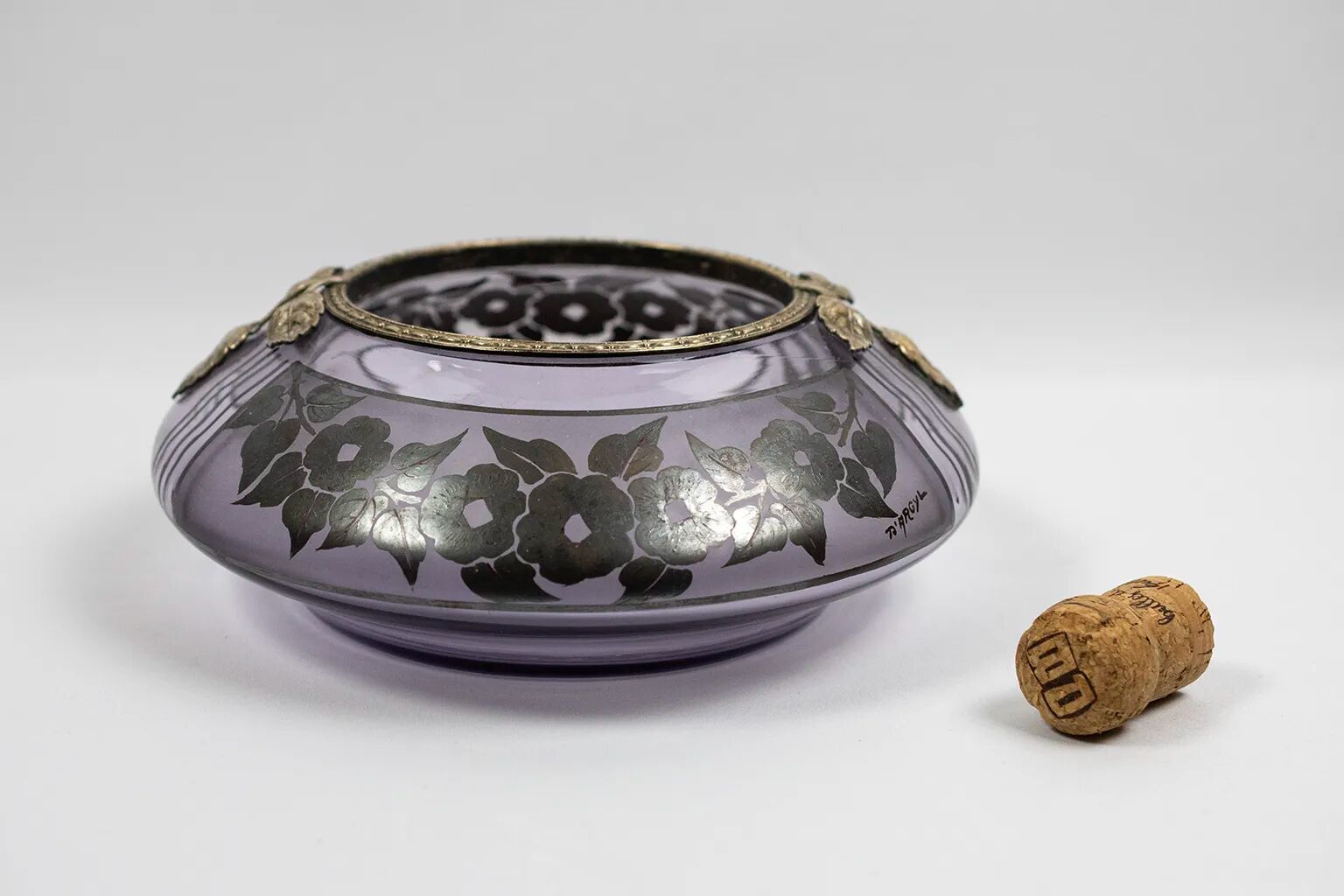 Art Deco vase in mauve glass D'Argyl with a pewter mount.