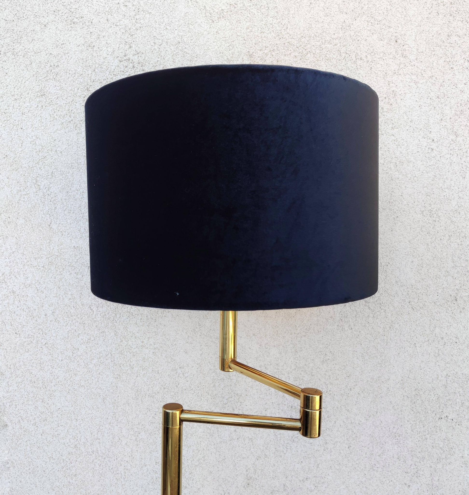 Articulated floor lamp in brass with a velvet shade, 1970.