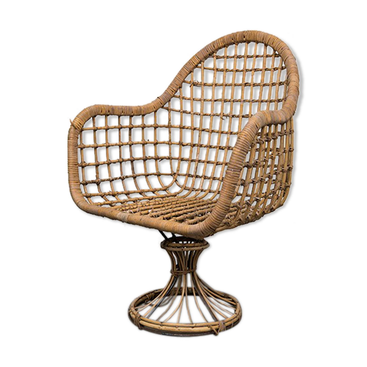 Rattan chair with swivel base