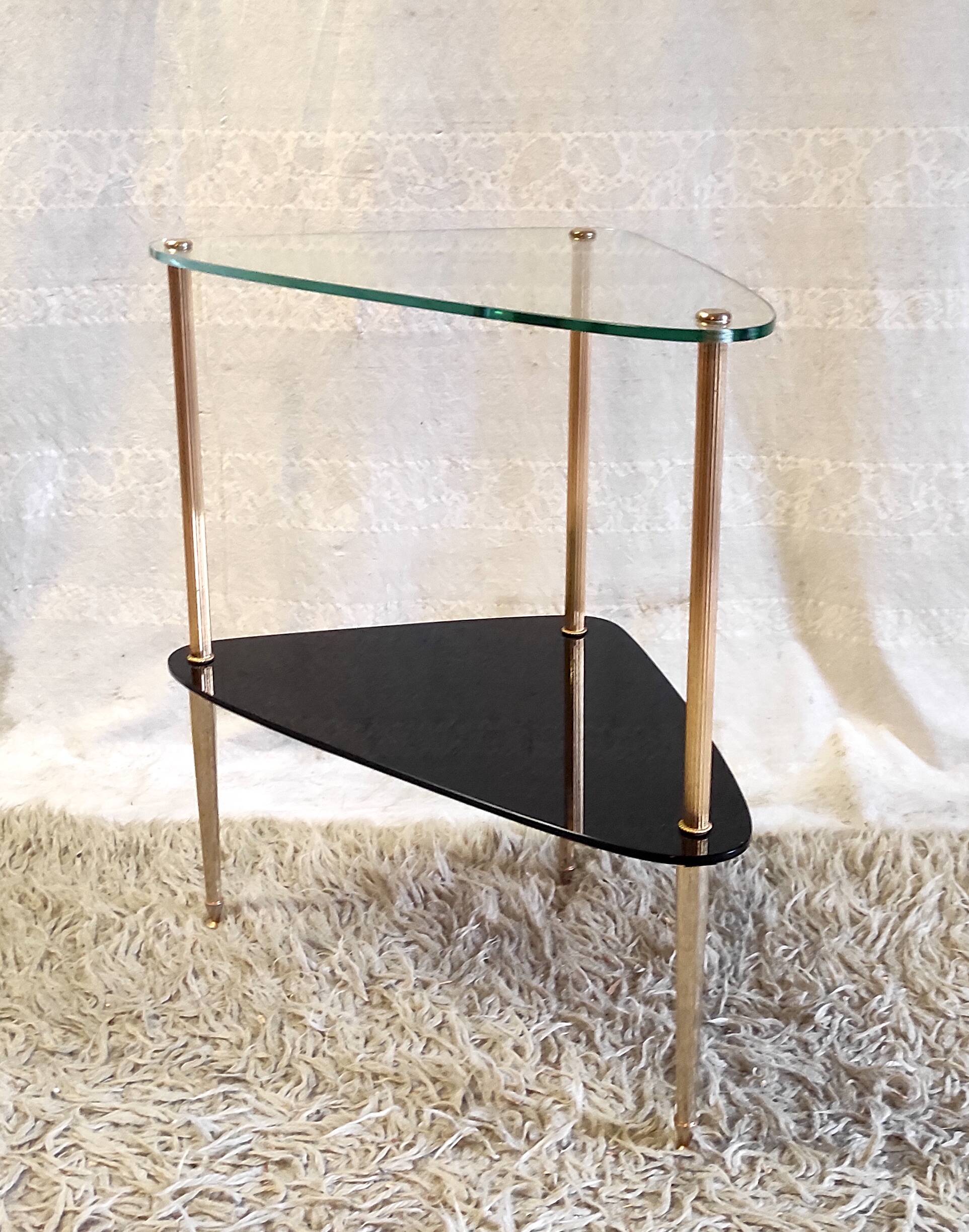 Table d'appoint tripode en laiton doré et verre - années 50/60