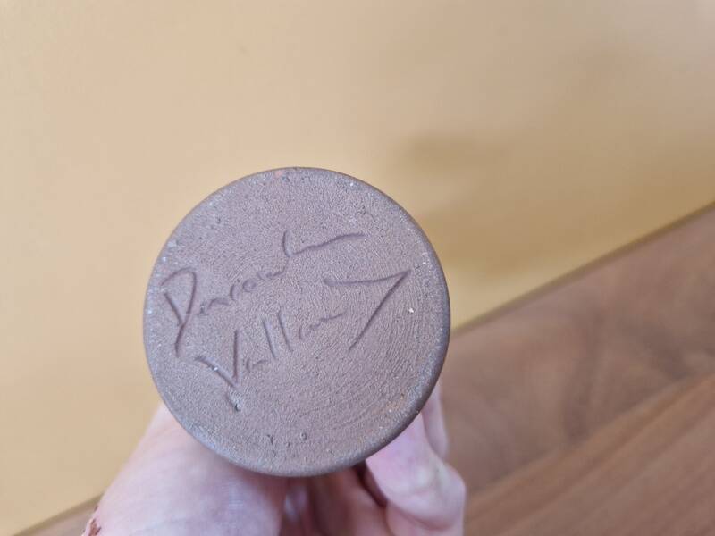 Jean François Descombes (Born in 1940) in Vallauris - Single-flower vase in blue enameled ceramic with reflections