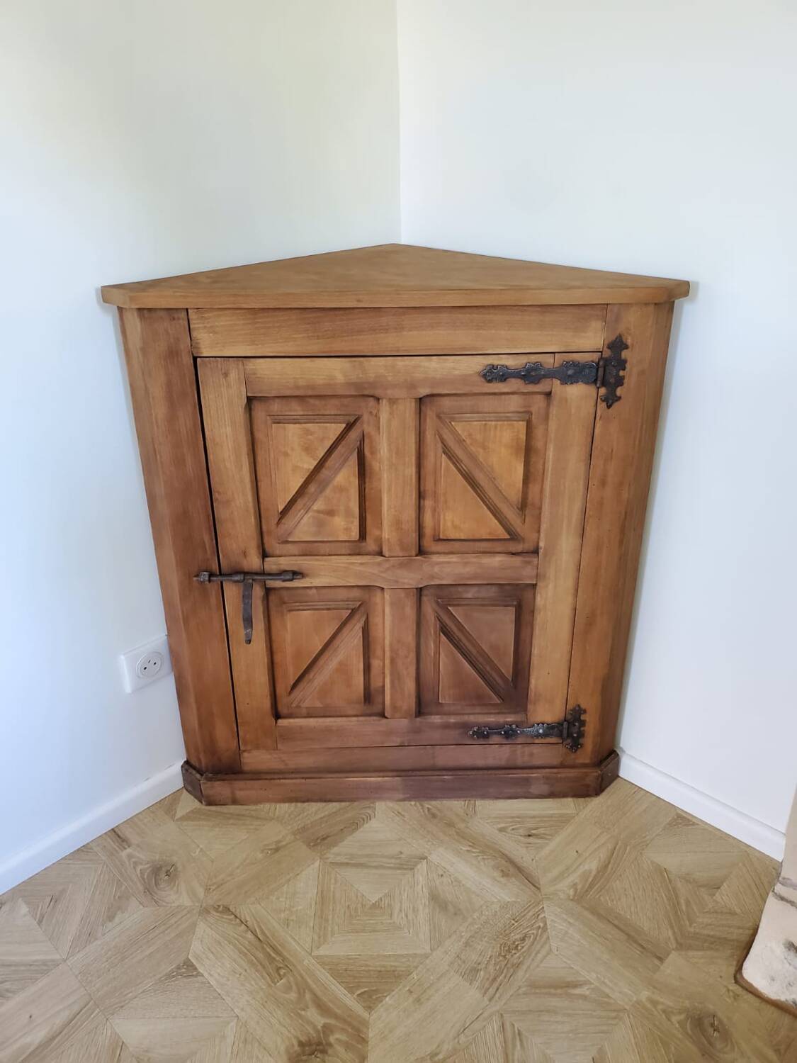 Wooden corner cabinet