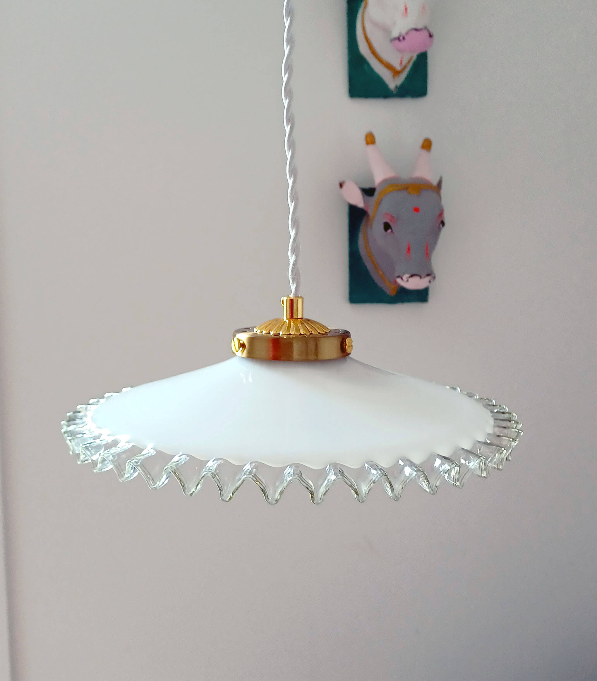 Opaline suspension