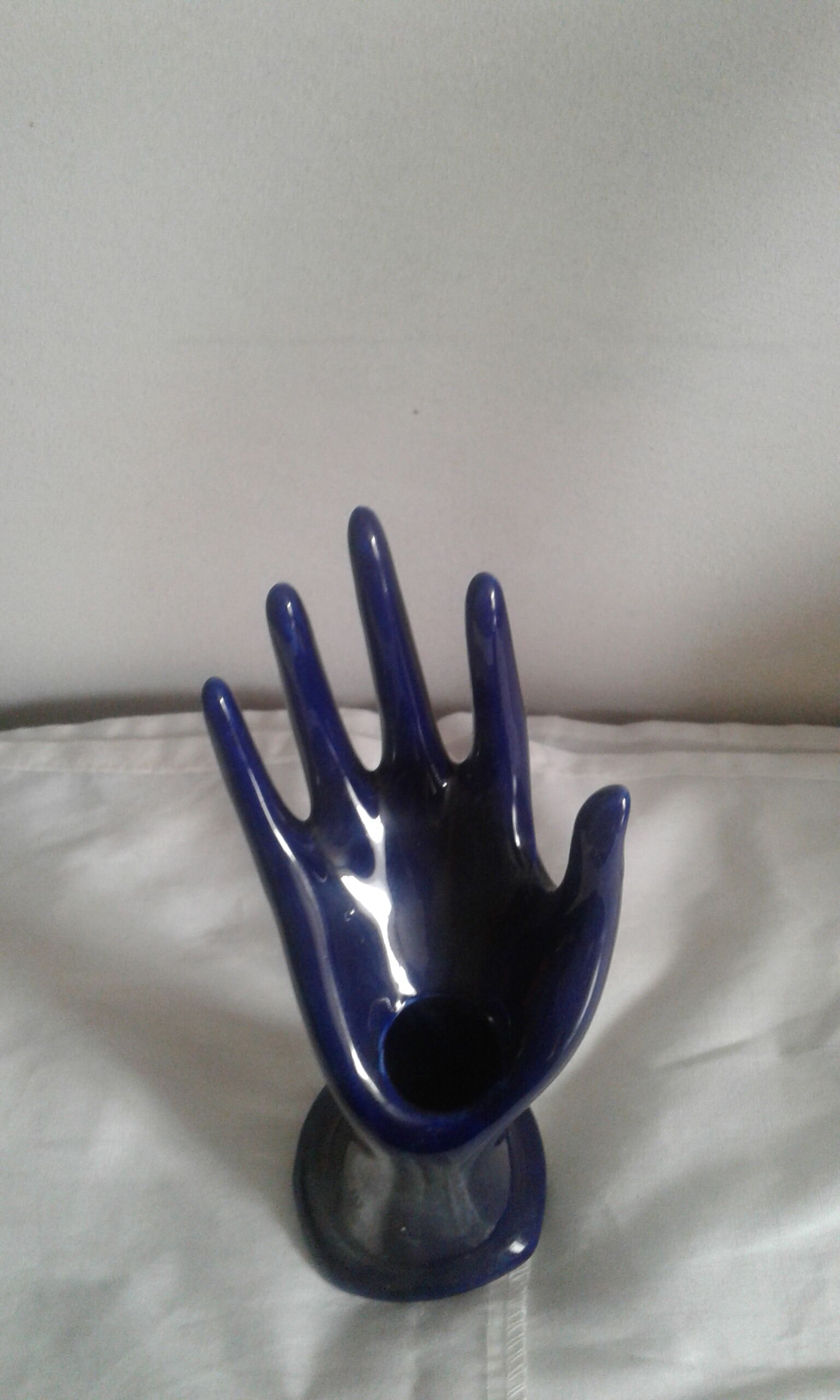 Baguier blue hand