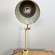 Lampe de table industrielle beige du milieu du siècle, années 1960