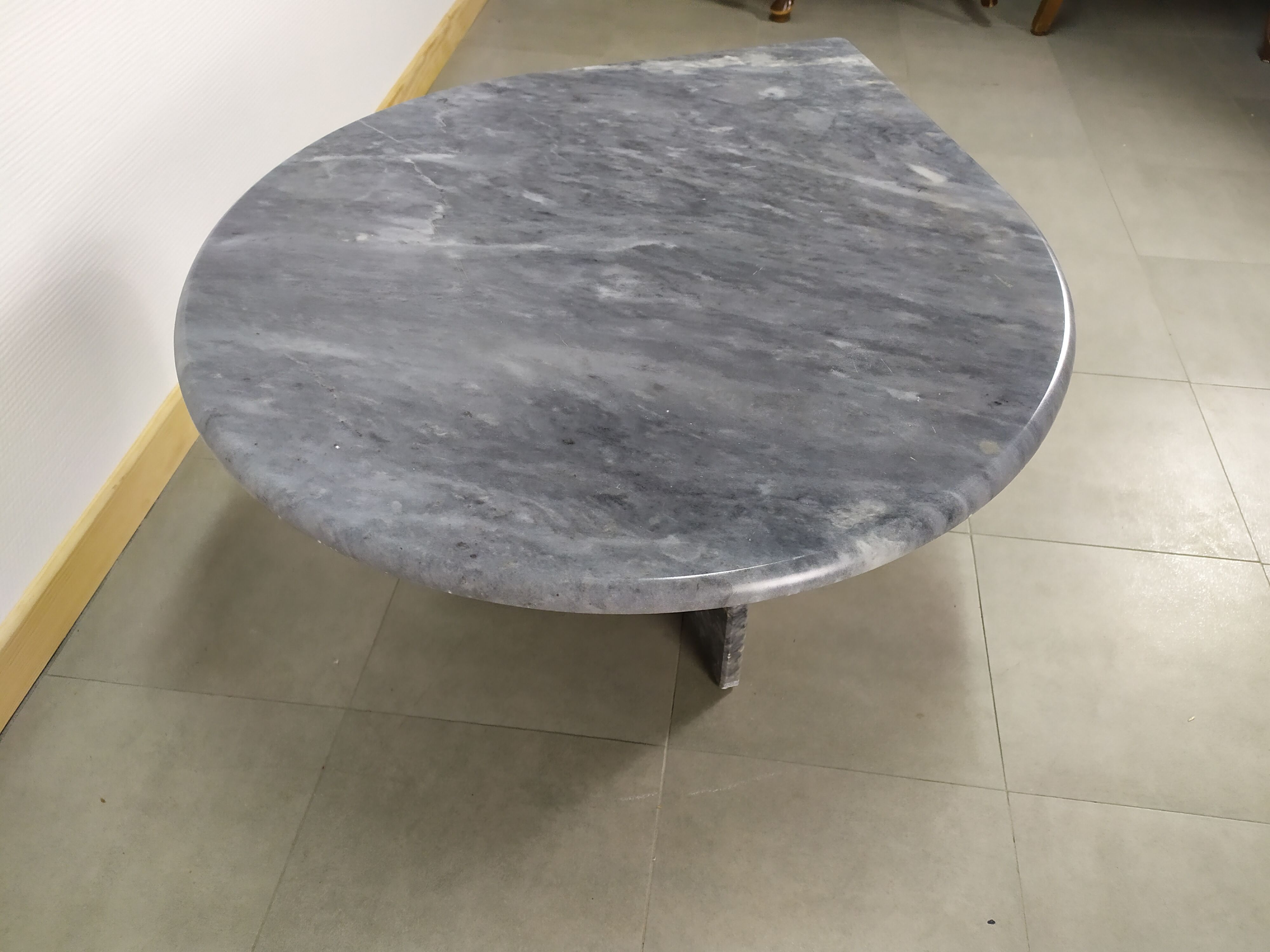 Grey marble coffee table tastes water