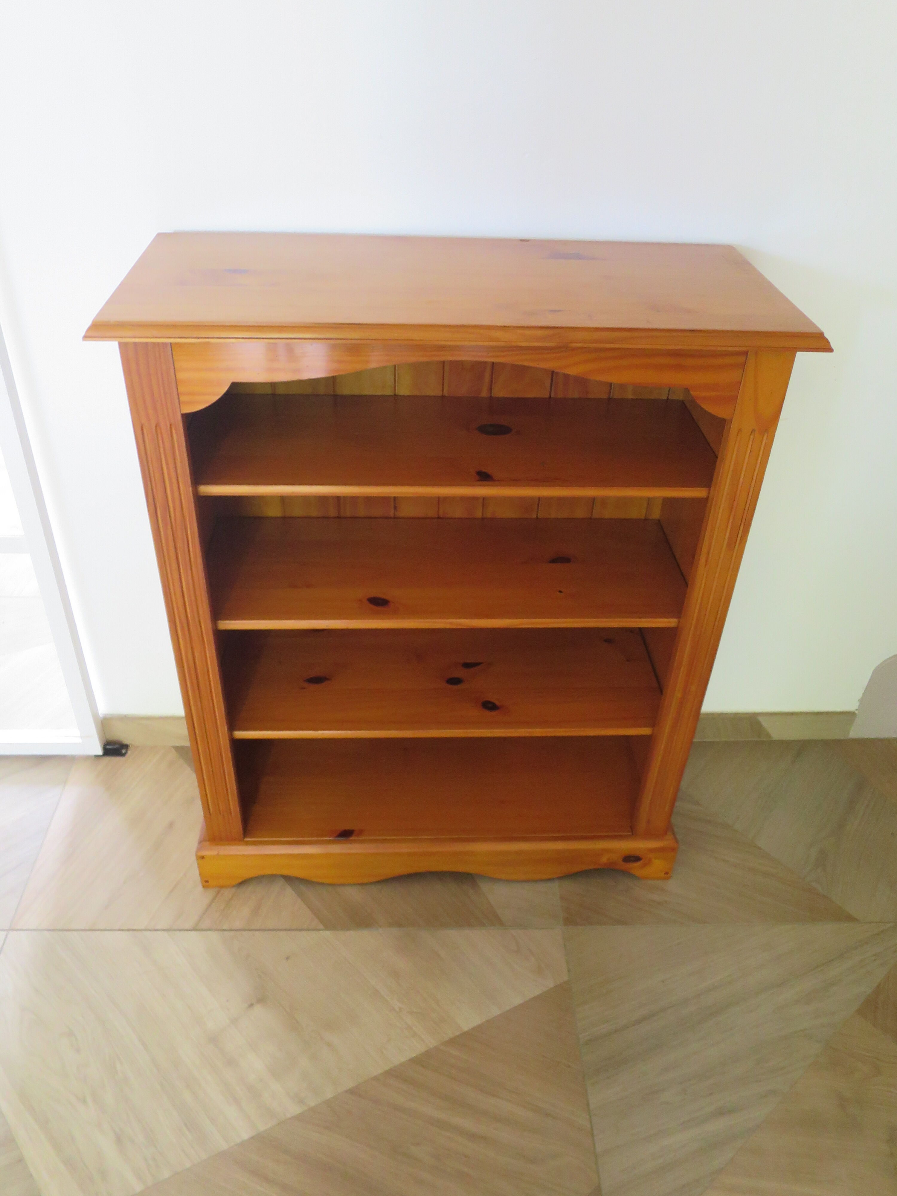 Solid wood bookshelf