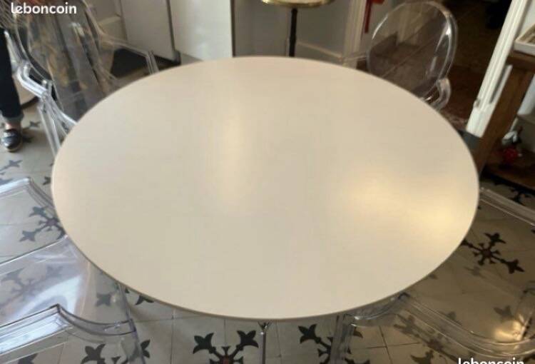 Glossy Kartell Table