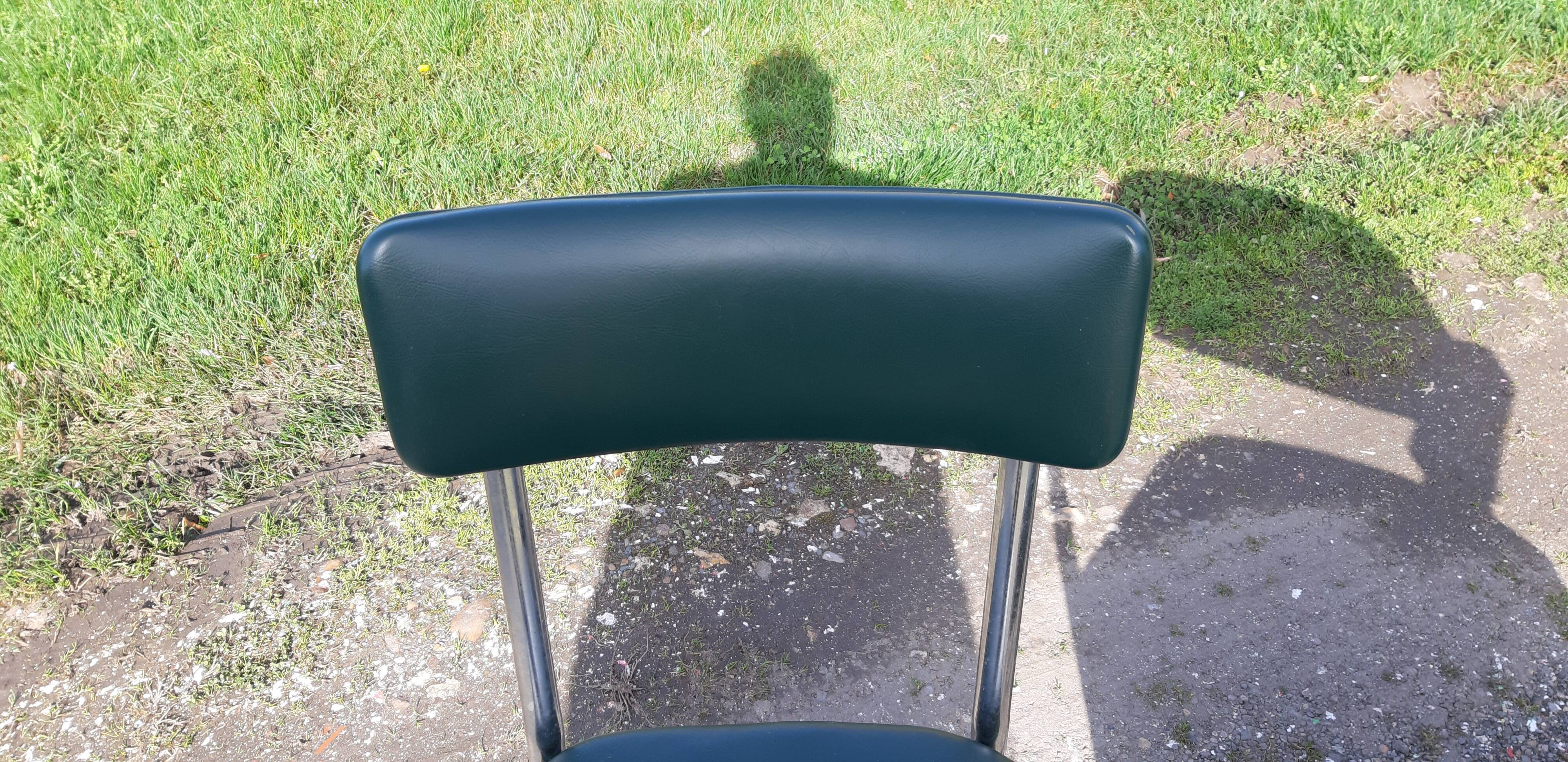 1 Chair and 2 Pullman Chairs