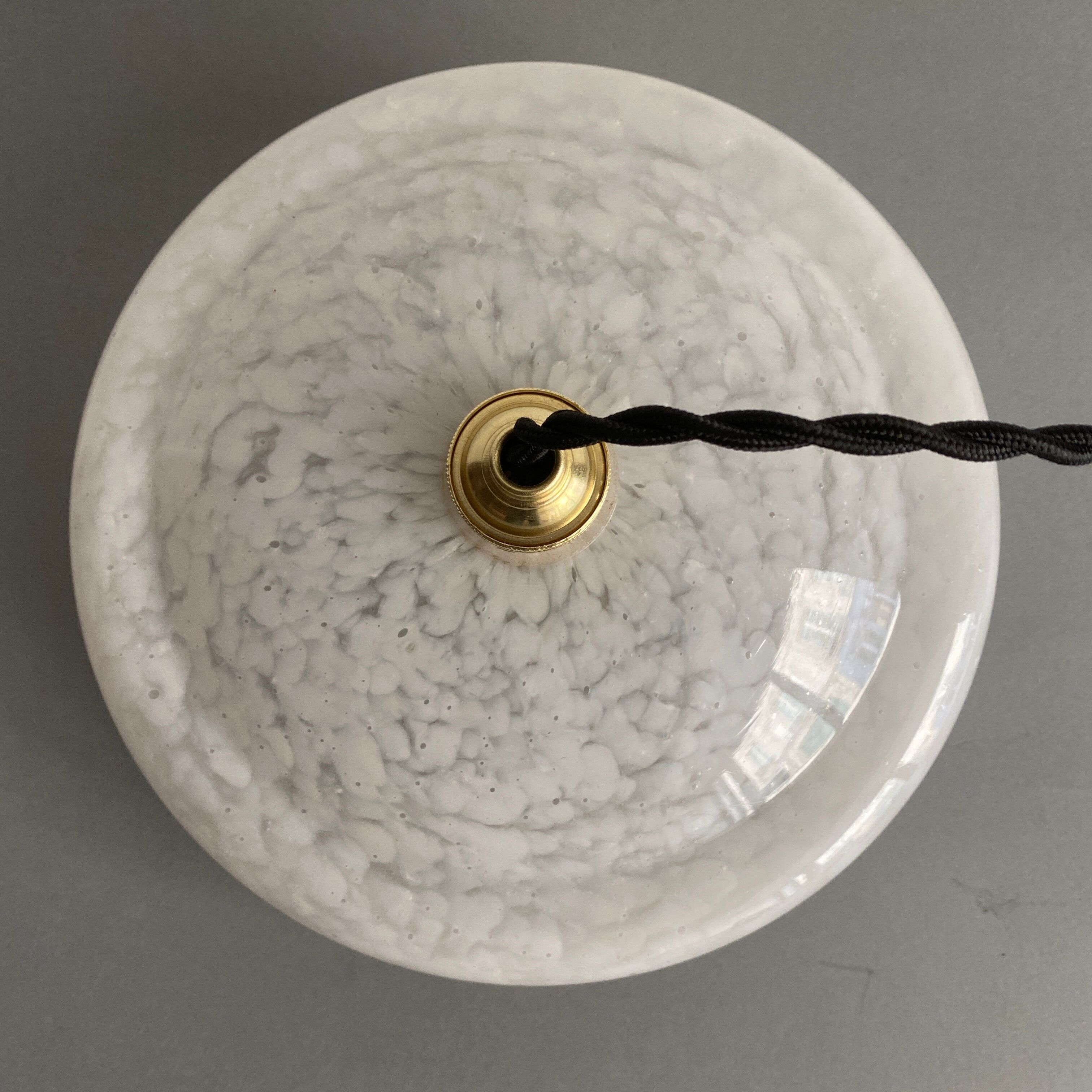 Suspension verre de clichy blanc vinatge