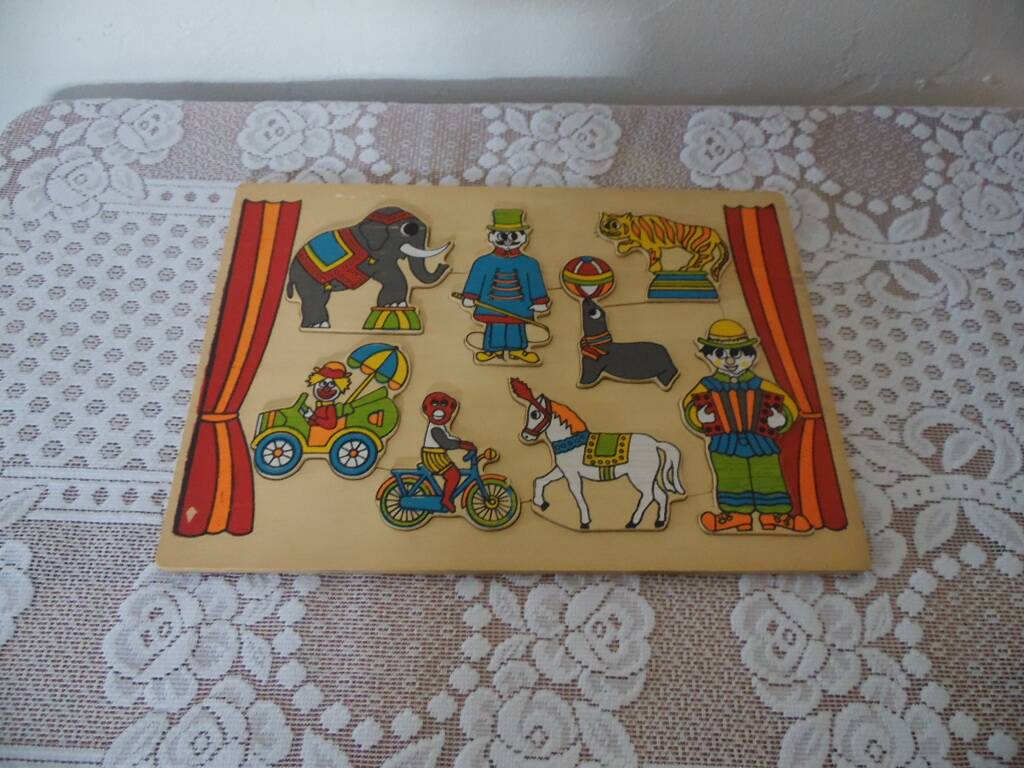 8 piece wooden puzzle the circus