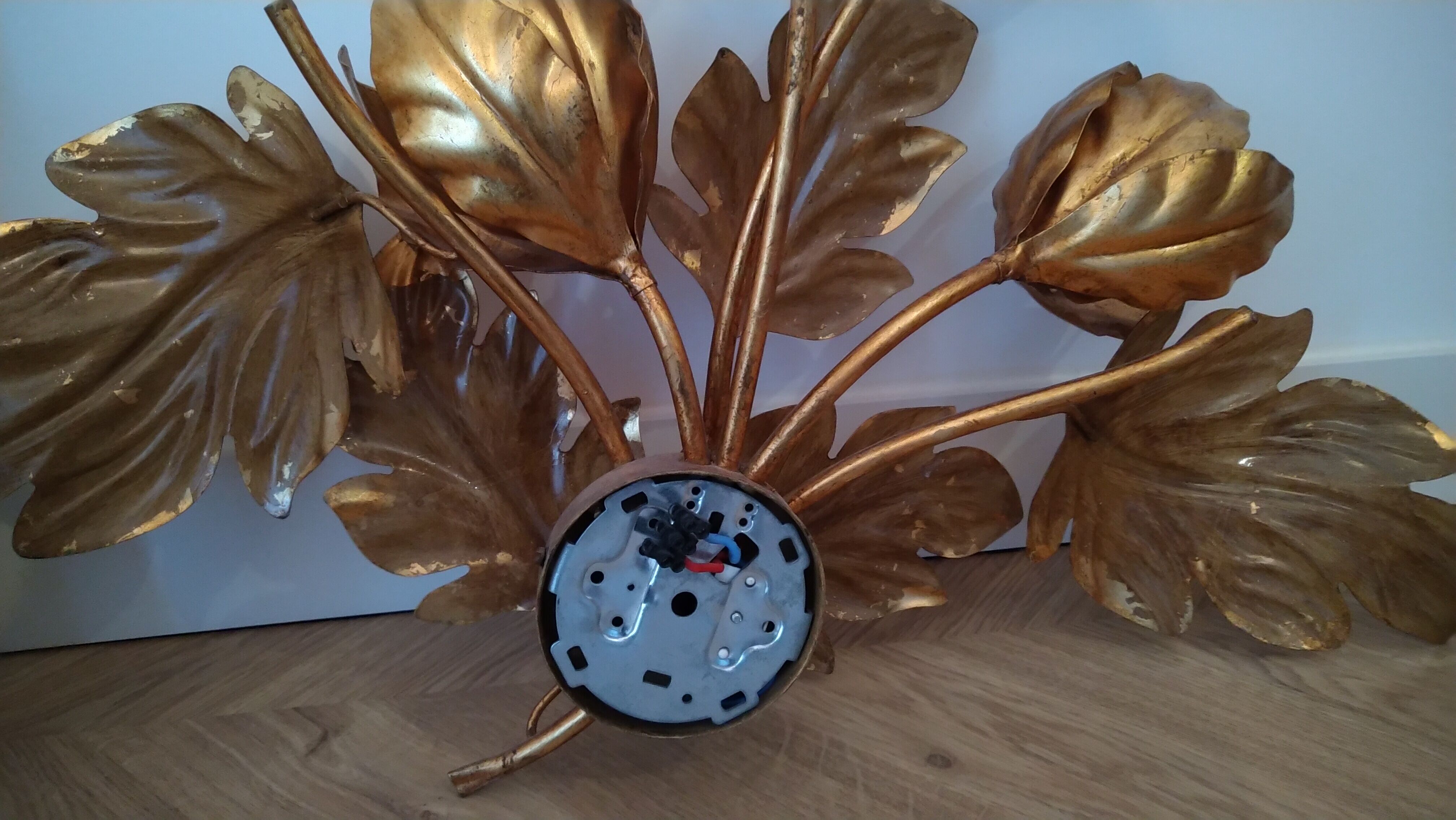 Wall light gold metal flower