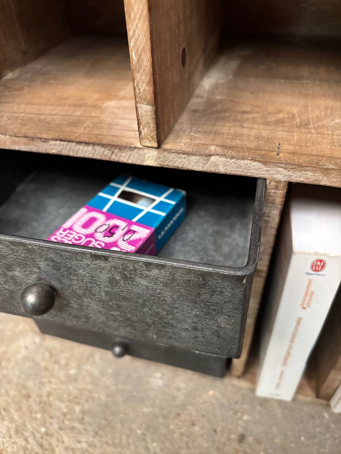 Contemporary trade furniture