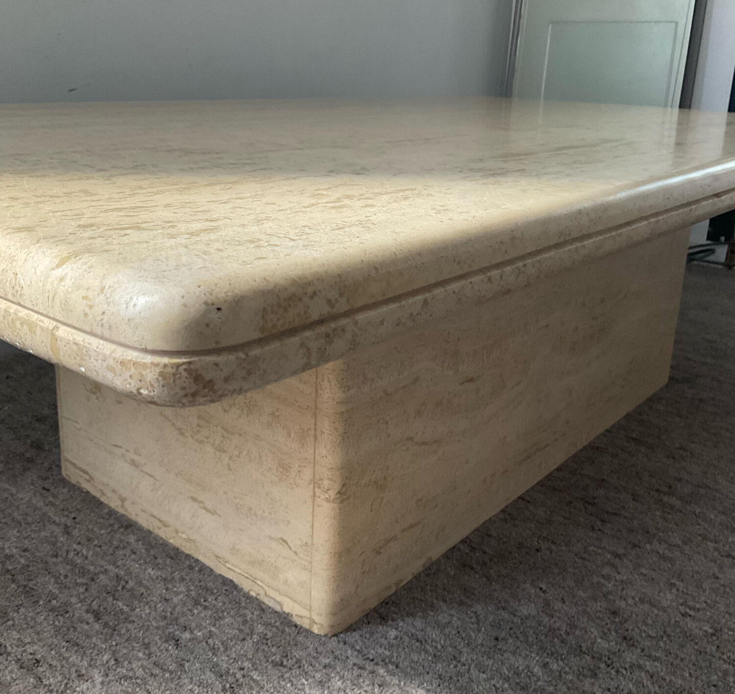 Table basse en travertin des années 70