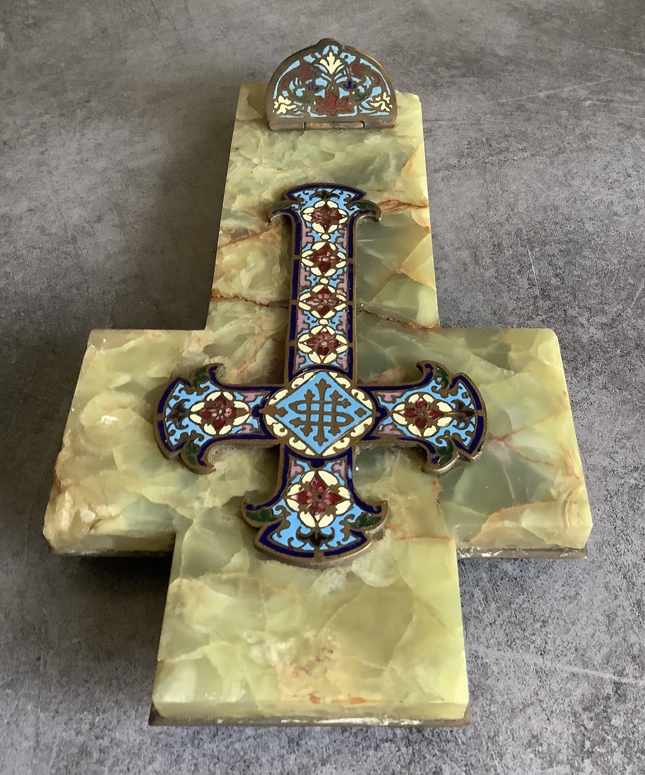 Wall cross with a holy water font in enamel and onyx, 19th century.