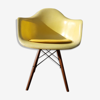 DAW armchair by Charles and Ray Eames for Herman Miller