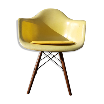 DAW armchair by Charles and Ray Eames for Herman Miller