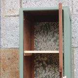 Vitrine haute vintage peinte en vert, rénovée