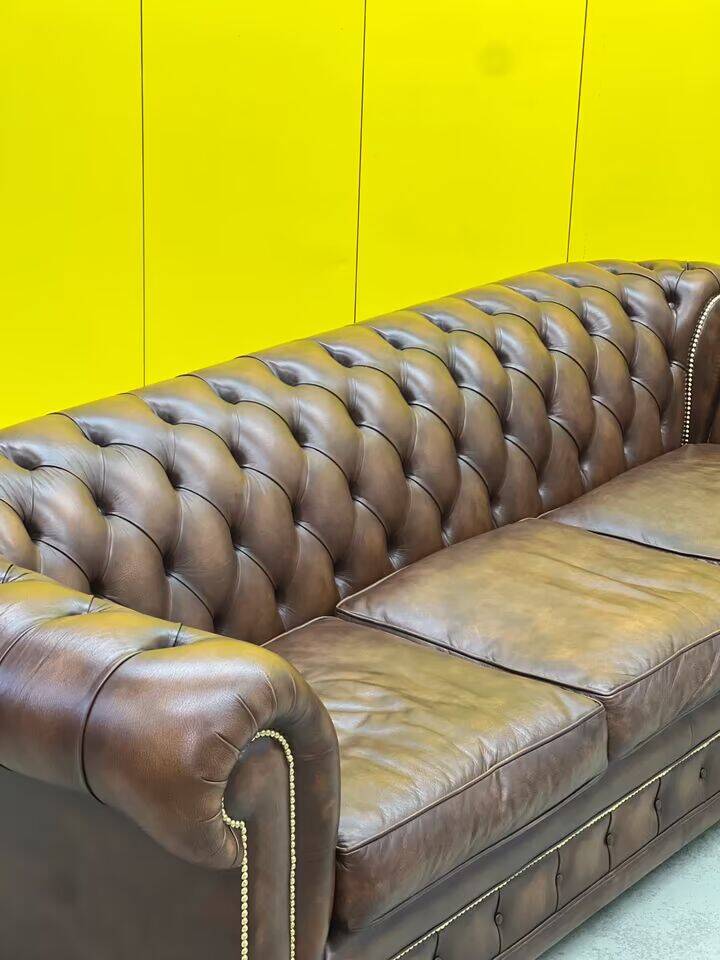 Original English Chesterfield 3-Seater Sofa – Handcrafted Brown Leather