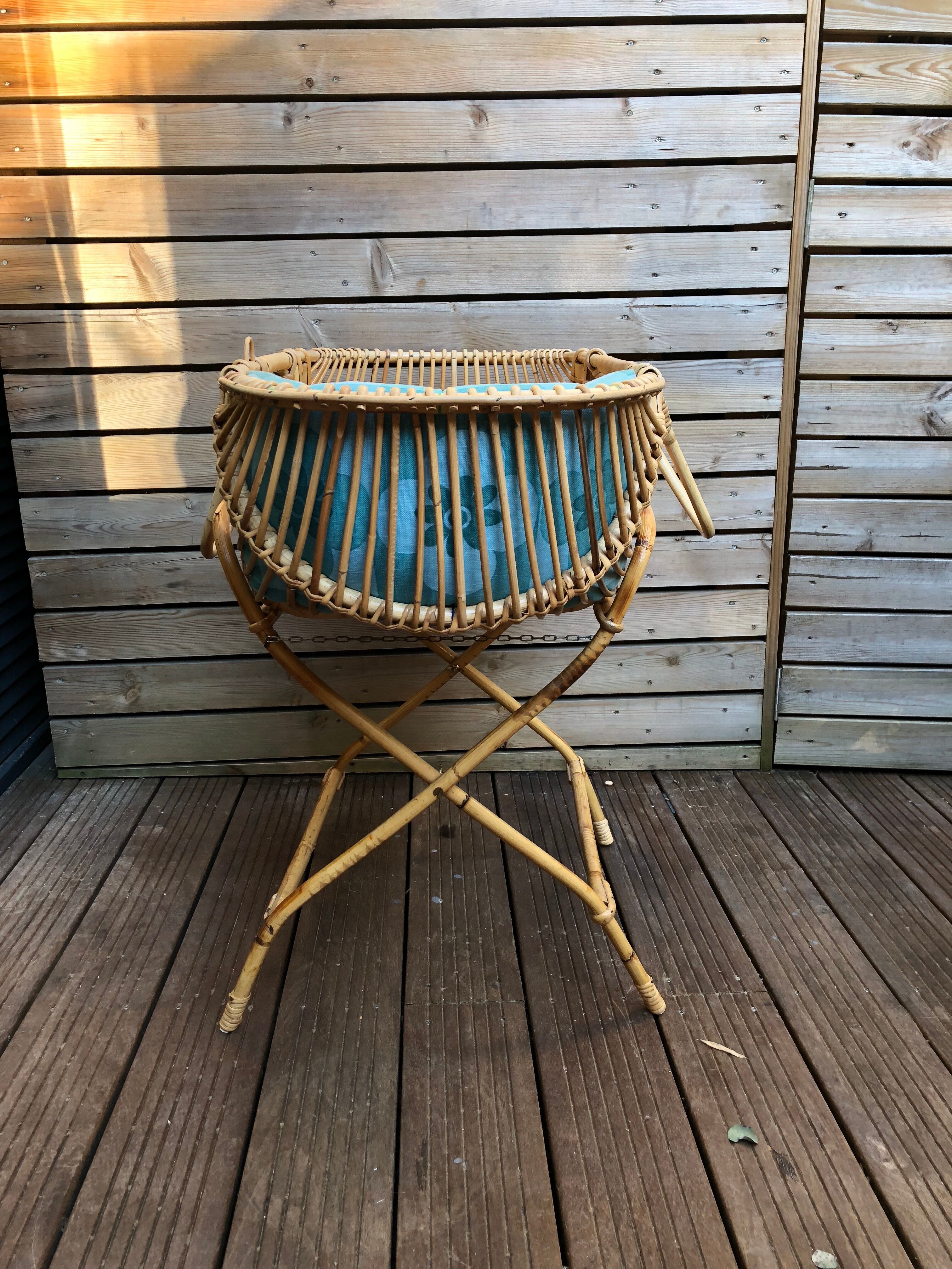 Wicker bassinet cradle