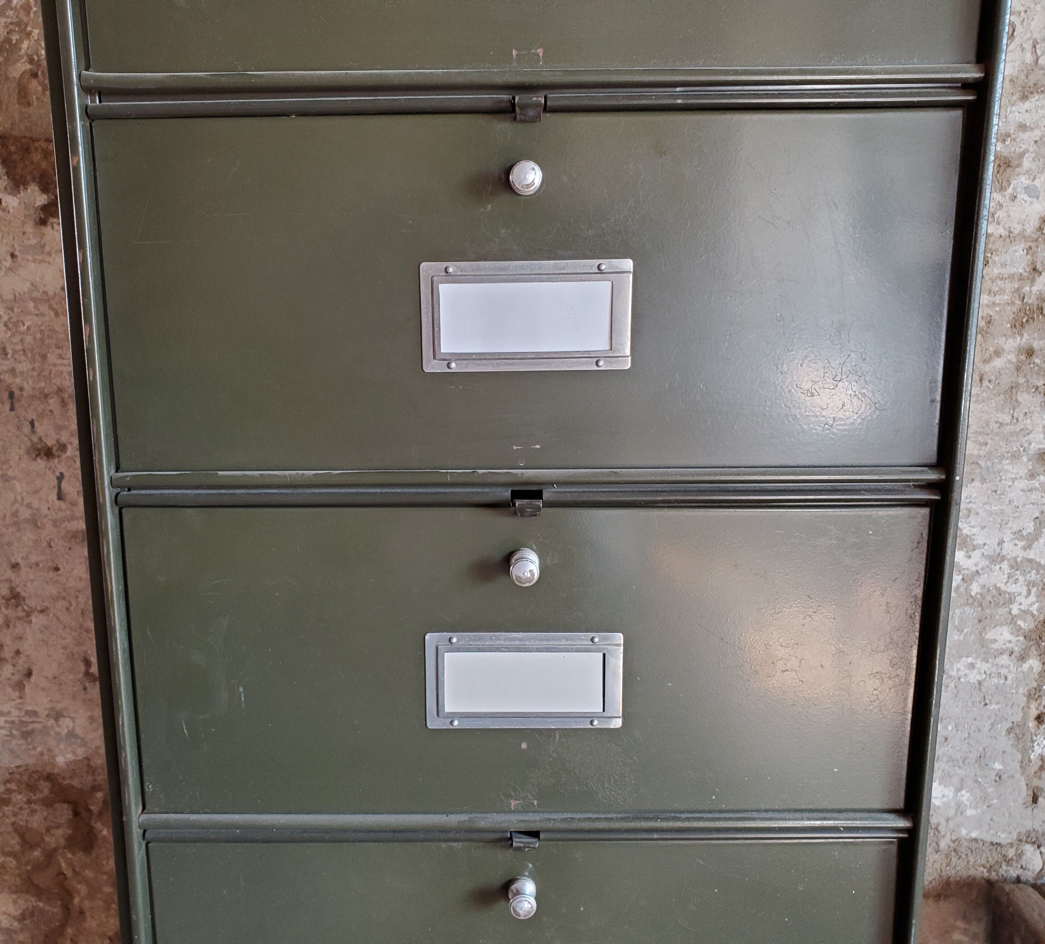 Metal locker with drawers