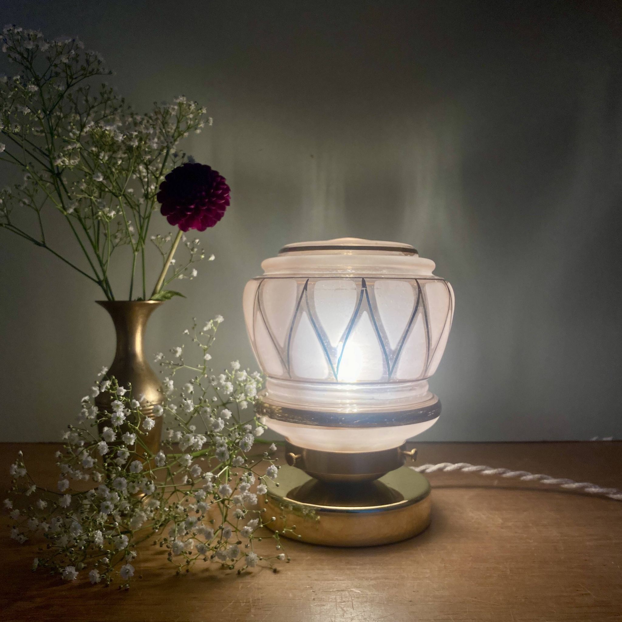 Vintage art deco globe table lamp in pink and gold glass