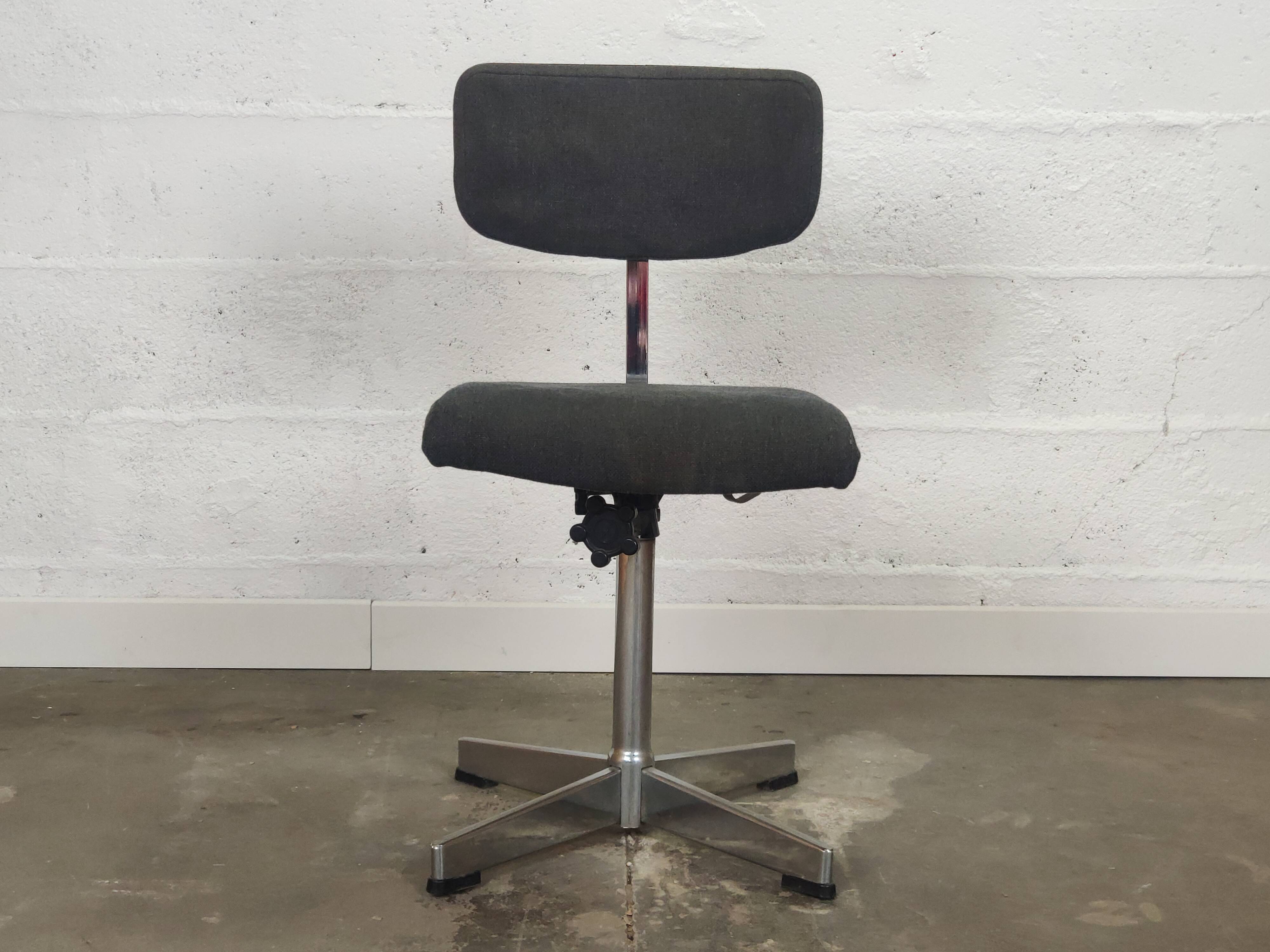 Chaise industrielle Cannone circa 60