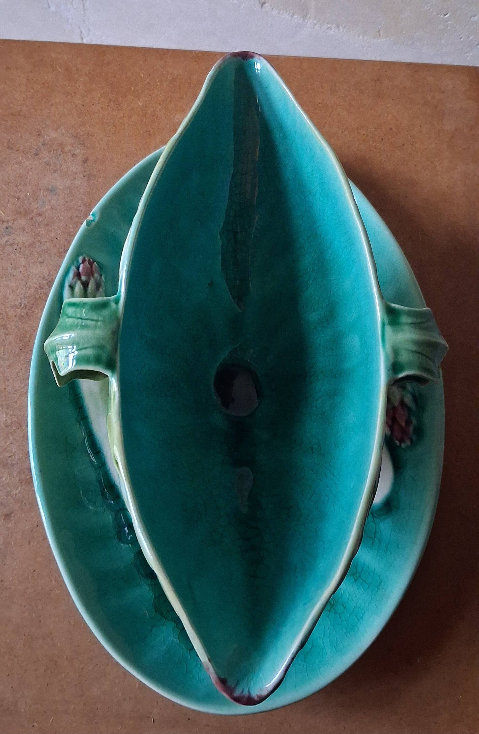 Asparagus sauce boat in slipware