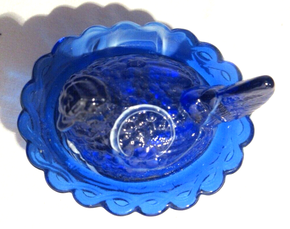 Box slurry hen on her nest, cobalt blue opaline salt shaker, vallérysthal