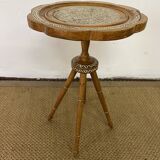 Wooden pedestal table / harness