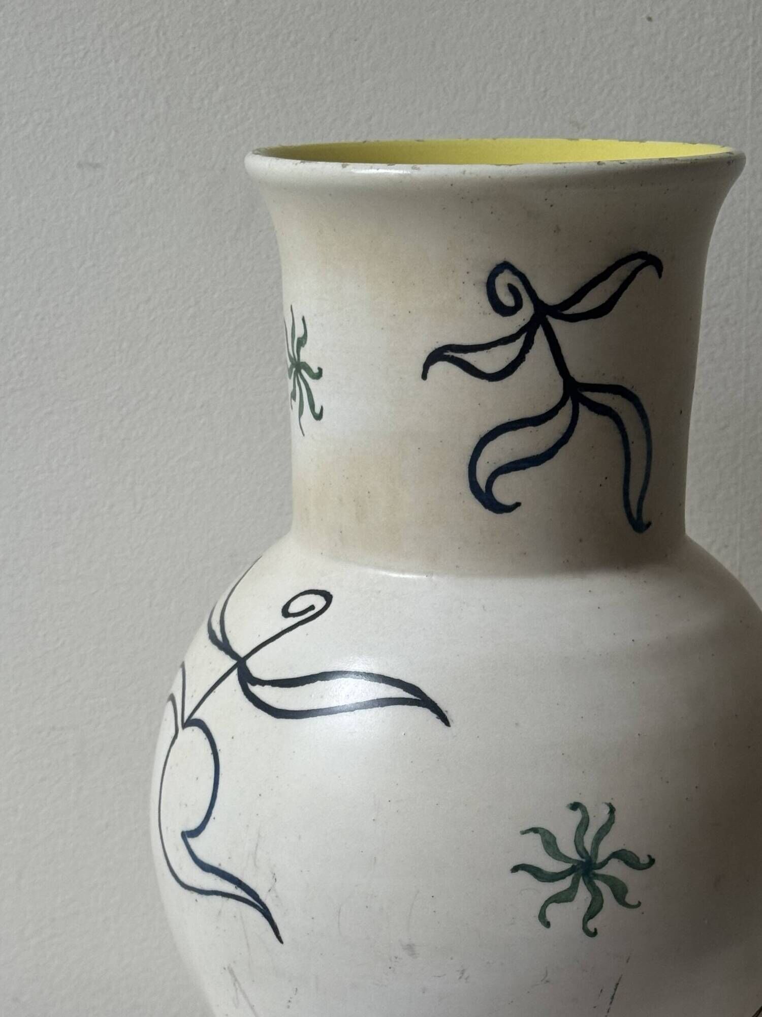 Large white vase decorated with stylised women Cérart Monaco, dlg Matisse 1950
