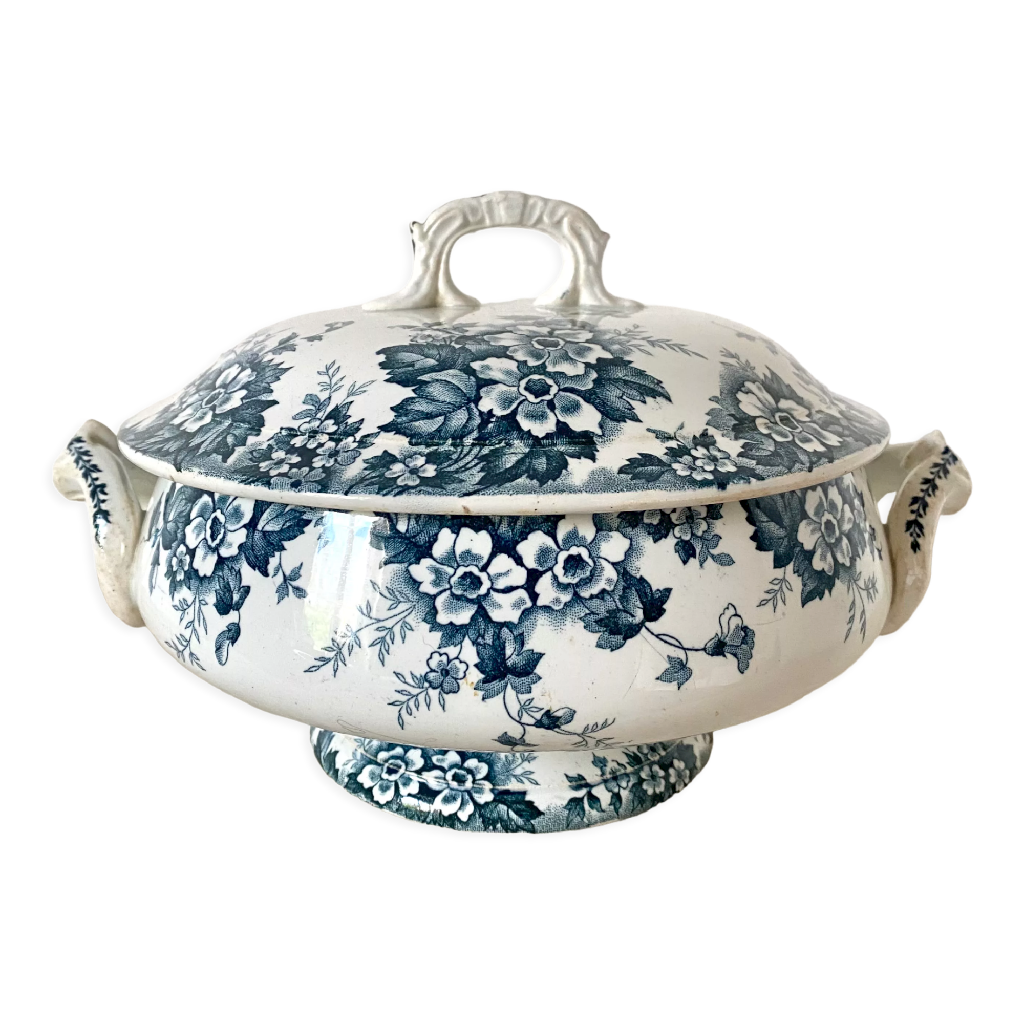 Old soup tureen Saint Amand 1920