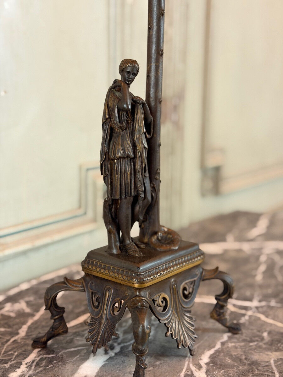 Paire de candélabres en bronze doré et patine médaille à six bras de lumière vers 1880
