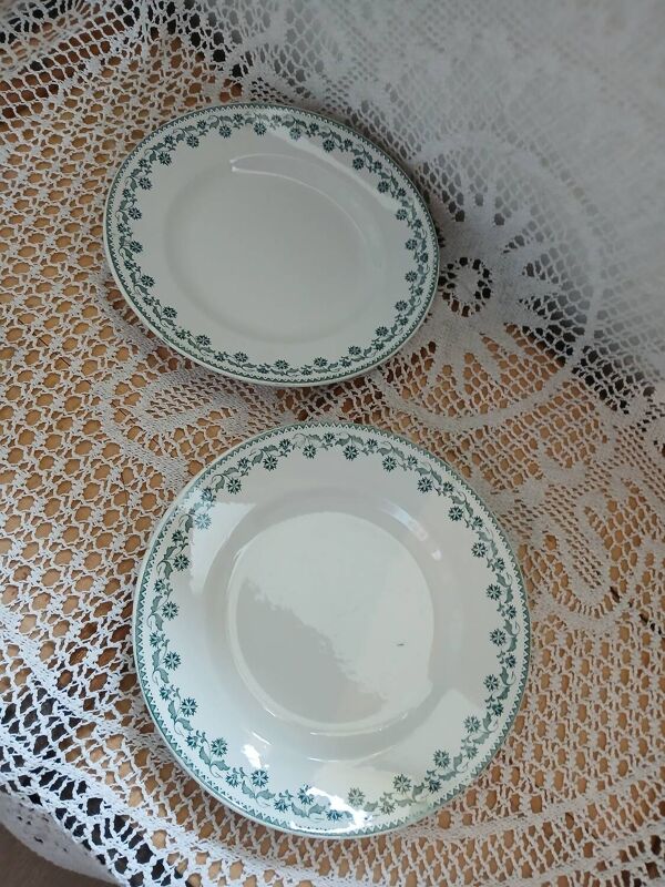 6 assiettes anciennes en Terre de fer