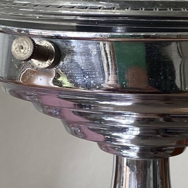 Lampe ancienne globe en verre type Holophane et métal chromé