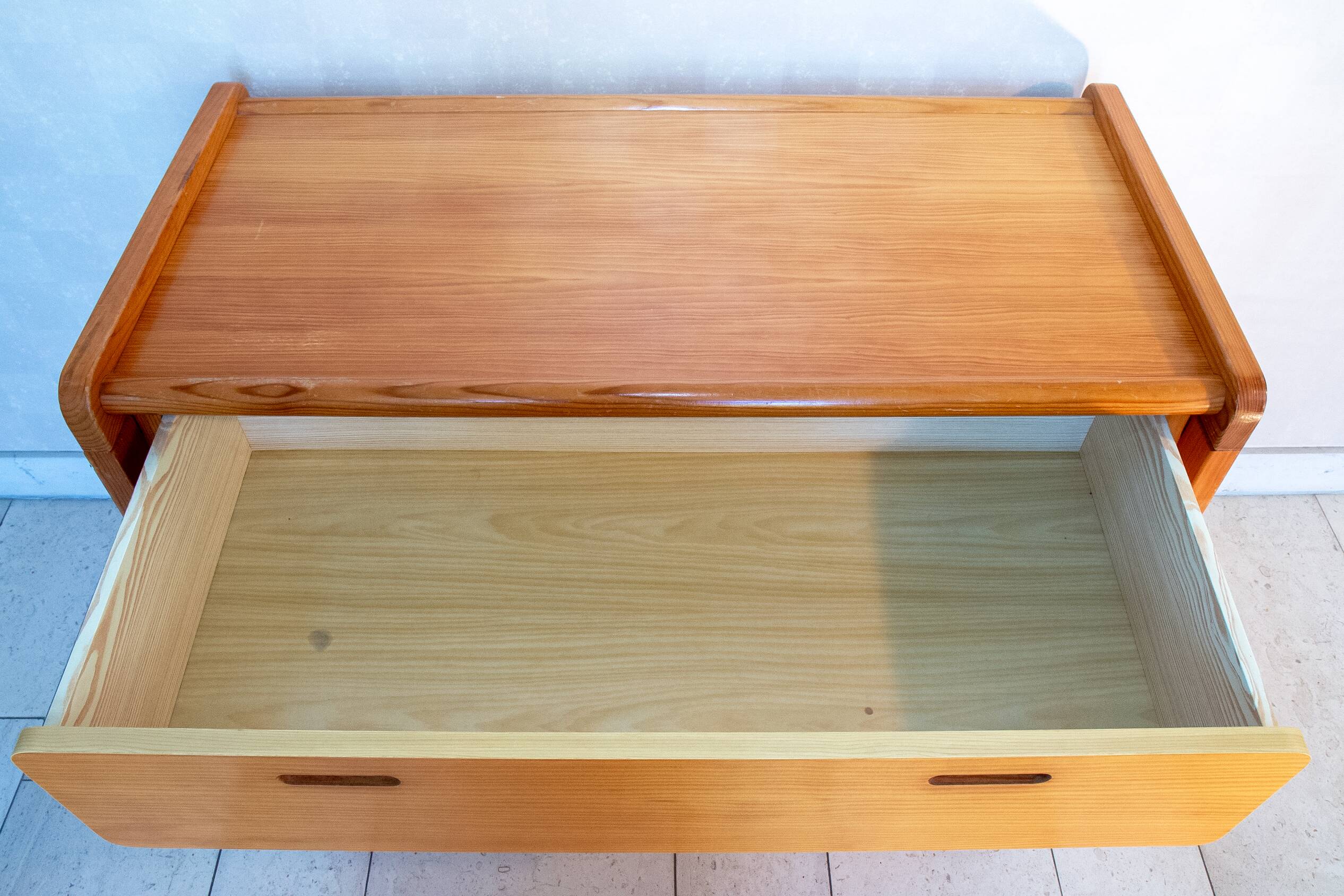 Commode pin massif, brutalisme,1980