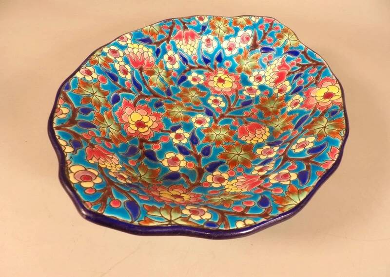 Longwy enamels – Important lobed plate with polychrome floral decoration, 20th century