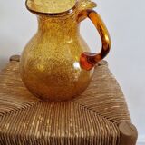 Carafe en verre ambré bullé