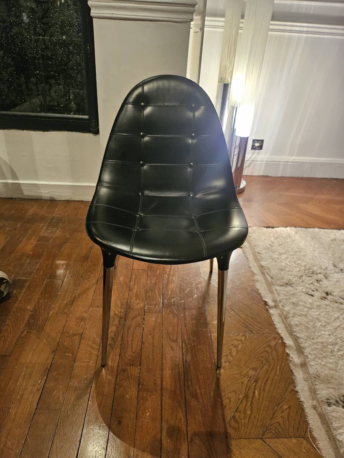 6 chaises Cassina 4 blanches 2 noires