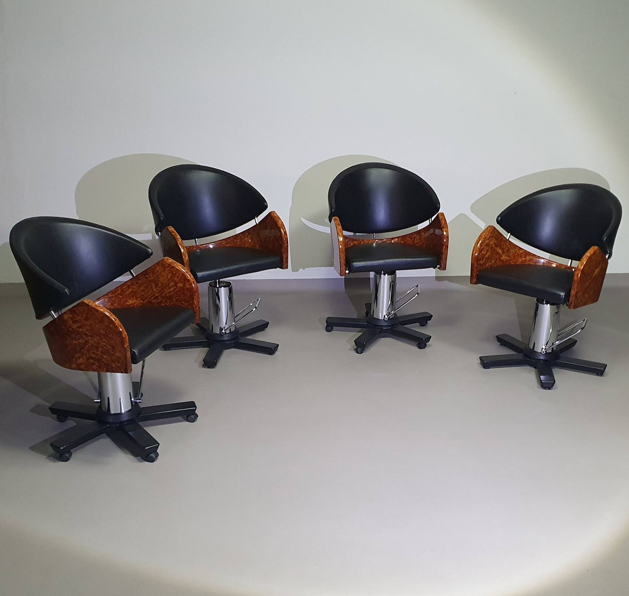 4 chaises de barbier italiennes des années 80, réglables en hauteur