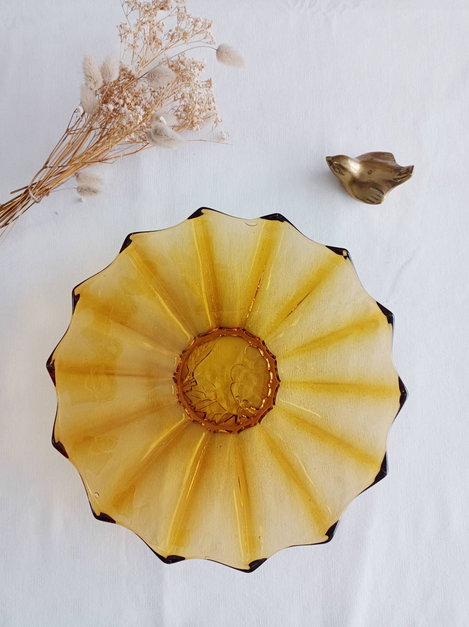 Coupe à fruits en verre ambré