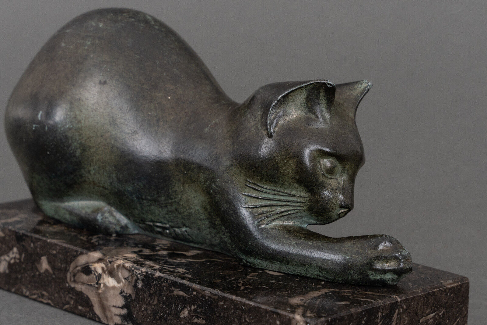 Art deco cat in regule by m. font green patina 1930 marble base
