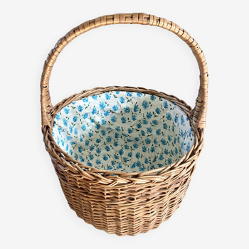 Panier en osier avec toile ciré fleurs bleues