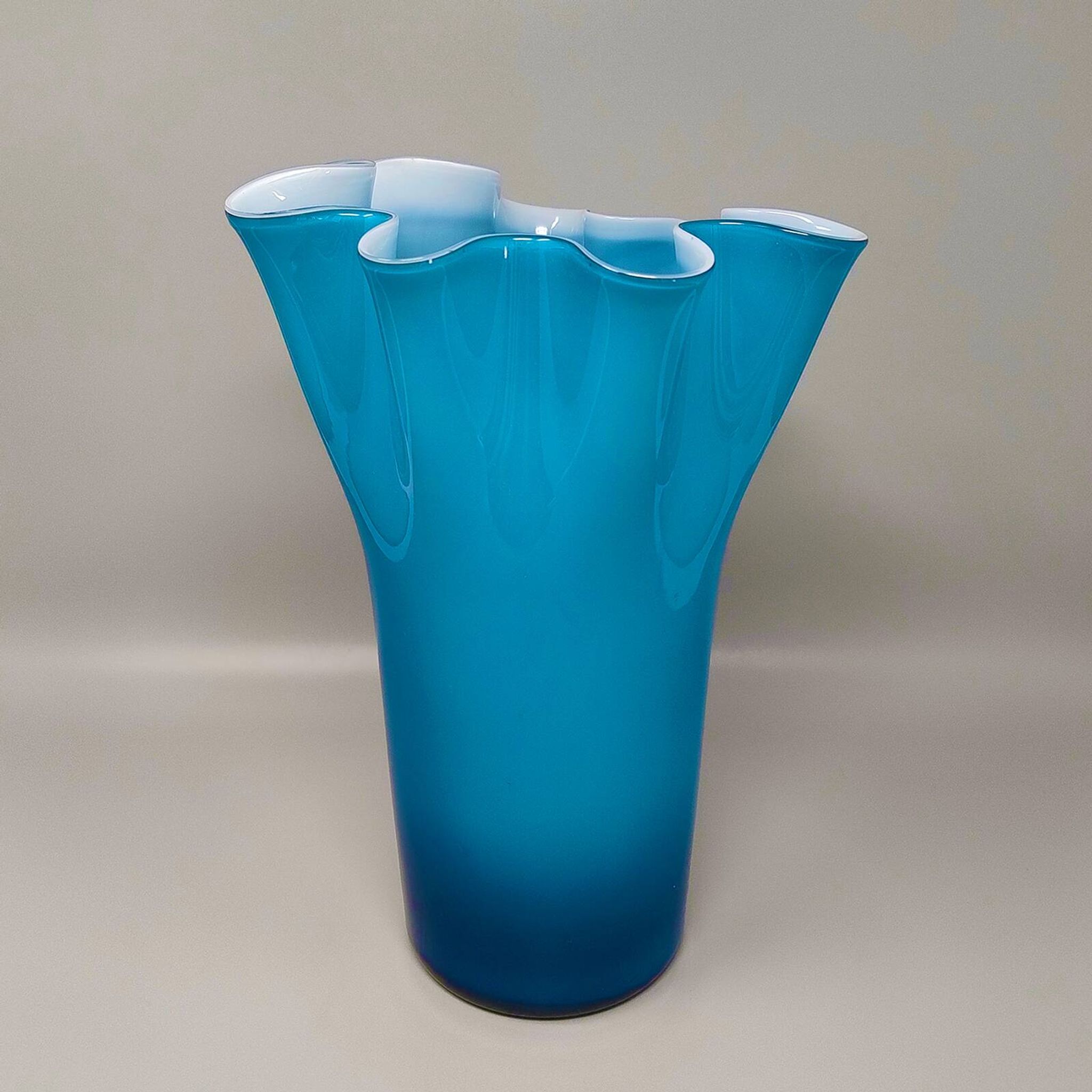 1960s Astonishing "Fazzoletto" Vase By Ca' Dei Vetrai in Murano Glass. Made