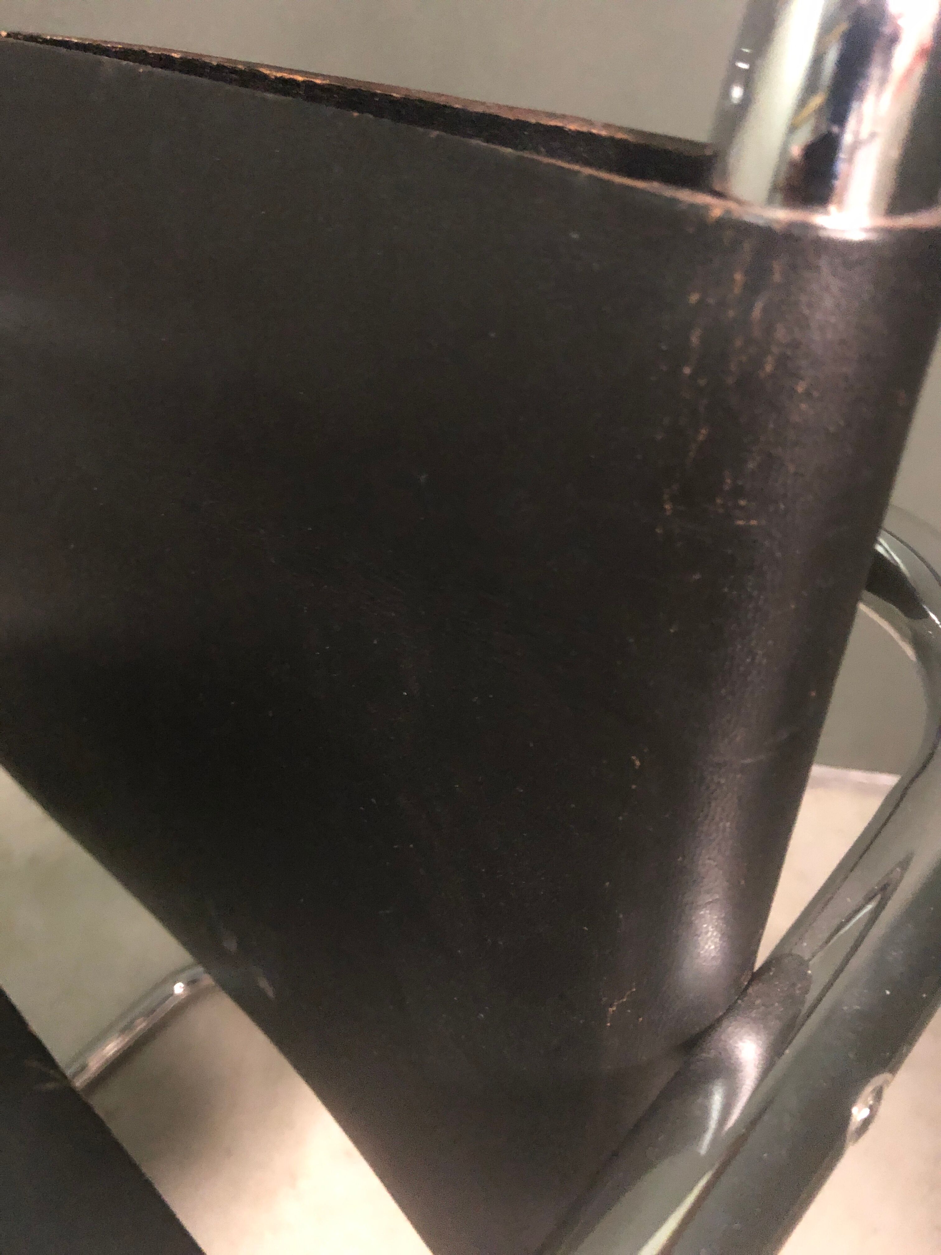 2 chairs by Mies Van Der Rohe MR20