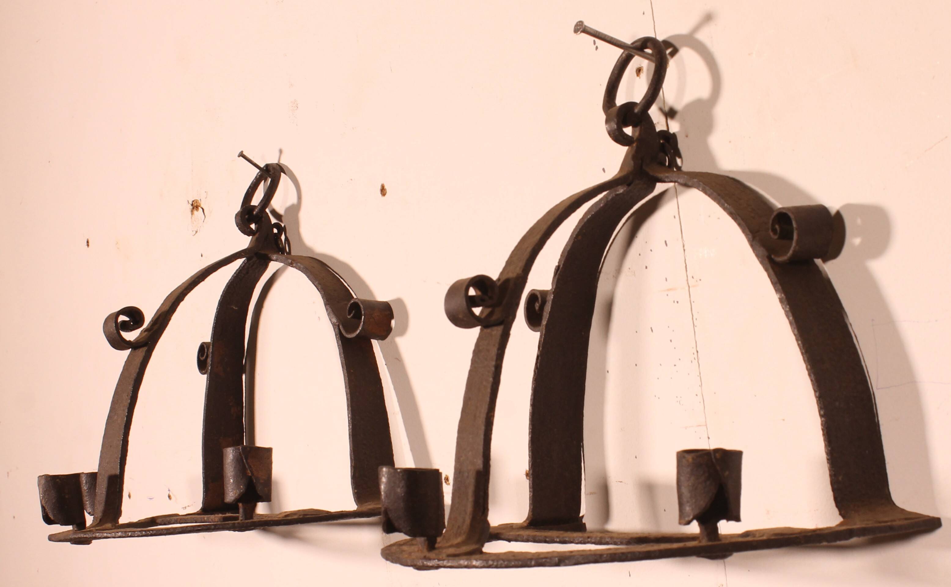 Paire d’appliques en fer forgé de style médieval